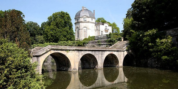 chateauneuf-sur-loire-histoire-ville-loire-parc-chateau-genevoix-.jpg